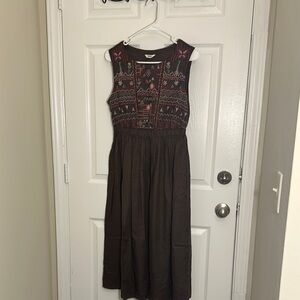 Brown Sleeveless Embroidered Dress